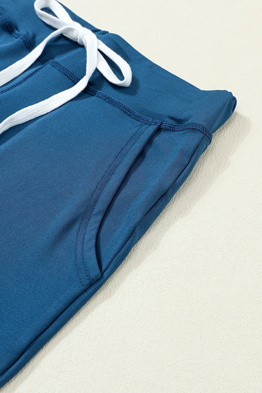 Blue Solid Pocketed Slim Joggers Pant