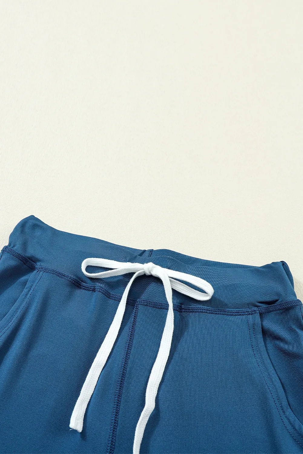Blue Solid Pocketed Slim Joggers Pant
